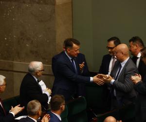 Mariusz Błaszczak obroniony! Opozycja przegrała głosowanie nad wotum nieufności wobec ministra MON