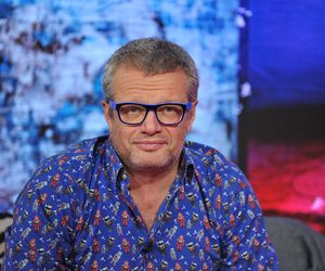 Dzieła sztuki, ceglany kominek, setki książek. Tak mieszka Marcin Meller w Warszawie