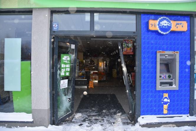 MATIZEM taranowali wystawy sklepowe. Rzeszowianie kradli papierosy  i alkohol [ZDJĘCIA]