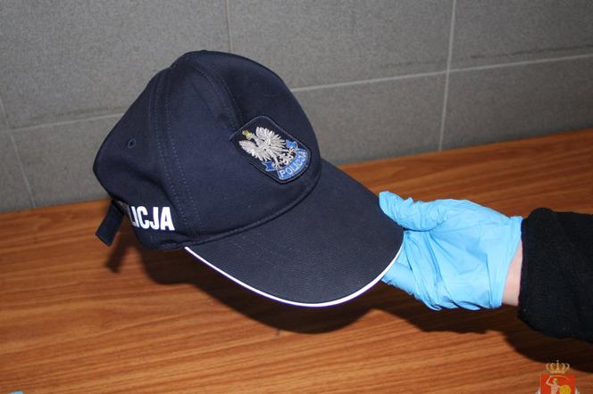 Skonfiskowana czapka policyjna