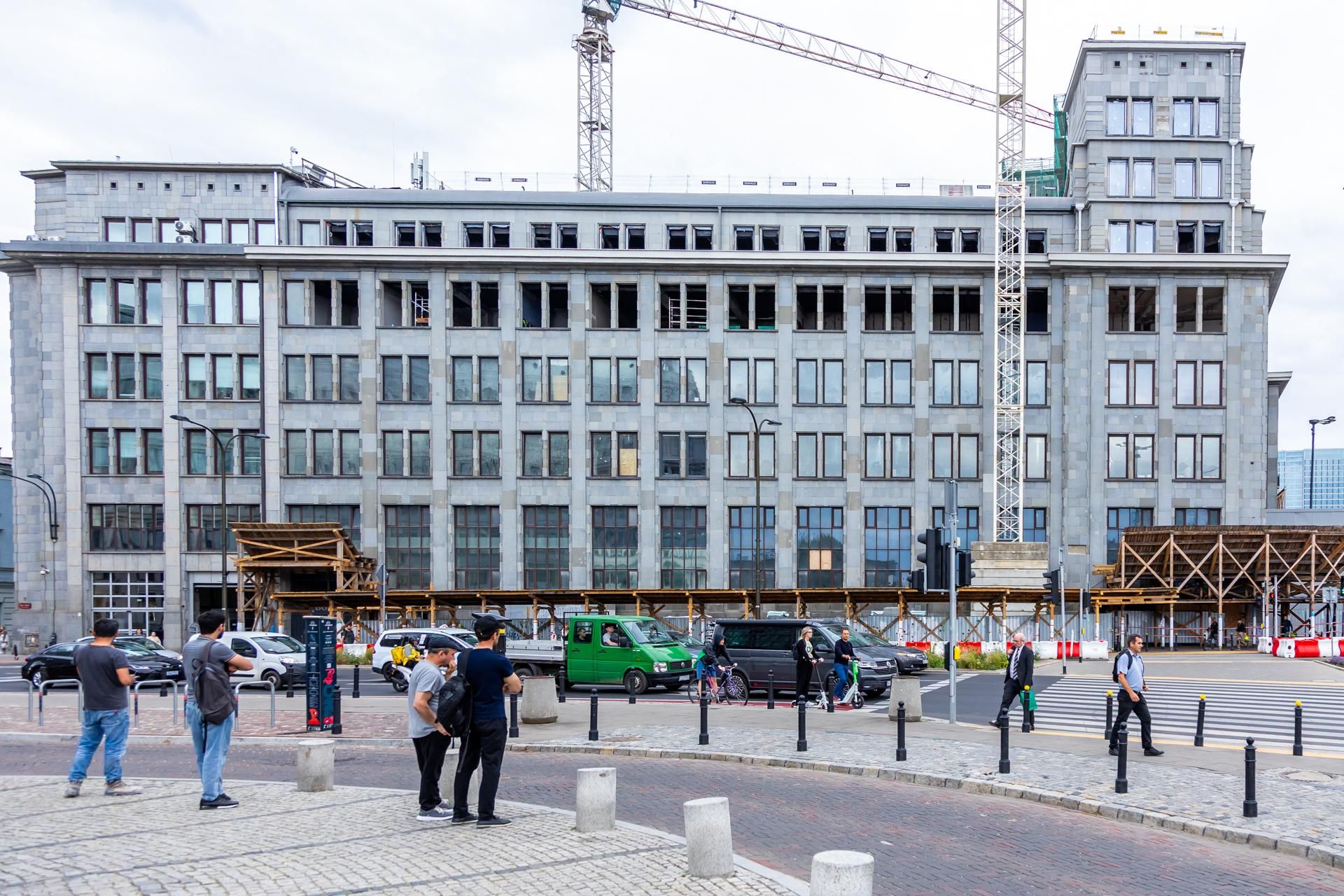 Gmach Banku Gospodarstwa Krajowego w Warszawie w trakcie remontu