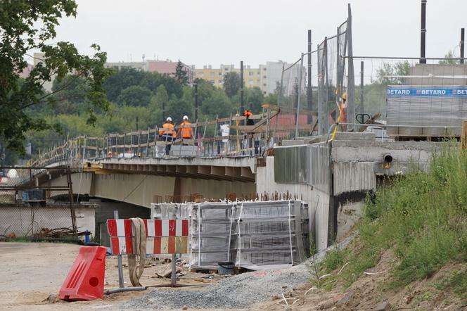 Nad Brdą w Bydgoszczy powstają nowe mosty. Zaglądamy na plac budowy [ZDJĘCIA]