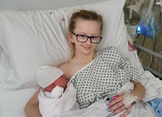 Lyndsey w szpitalu po urodzeniu dziecka