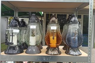 Wszystkich Świętych 2023. Ile kosztują znicze w Lublinie? Sprawdziliśmy to!