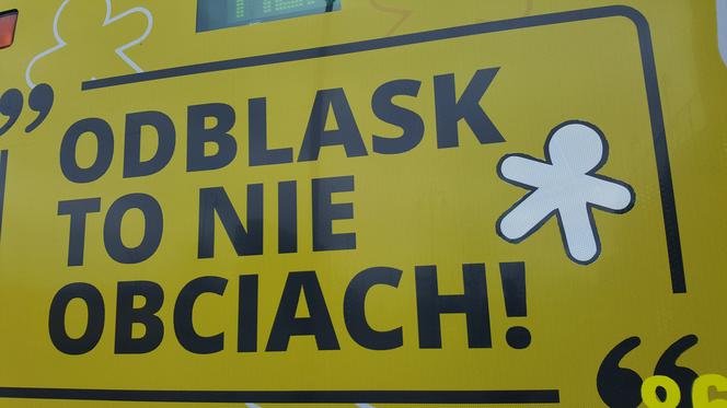 W Bydgoszczy zachęcają do bycia widocznym na drodze! Ruszyła akcja „Odblask to nie obciach” [ZDJĘCIA, WIDEO]