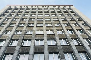 Dosłownie lśni w słońcu. To ostatni wieżowiec, jaki powstał w Polsce przed wojną i projekt mało znanego architekta
