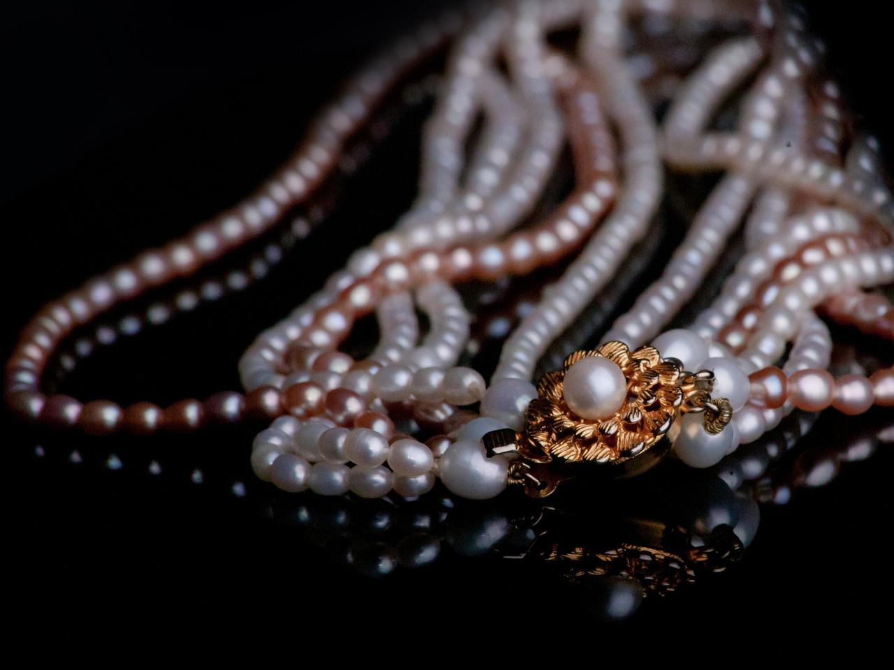 Płock. Obawiała się kradzieży, więc wyrzuciła wszystko przez okno! Teraz może to sobie wyrzucać