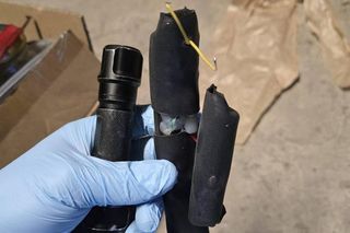 Skierniewice. 46-latka pracował w domu nad własną bombą. Policja mówi o arsenale [ZDJĘCIA].