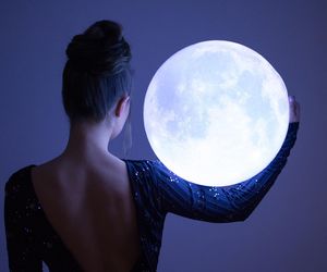 Ten znak zodiaku doczeka się splendoru i powiększenia stanu konta. Horoskop na pełnię księżyca w lutym z przepowiednią fortuny