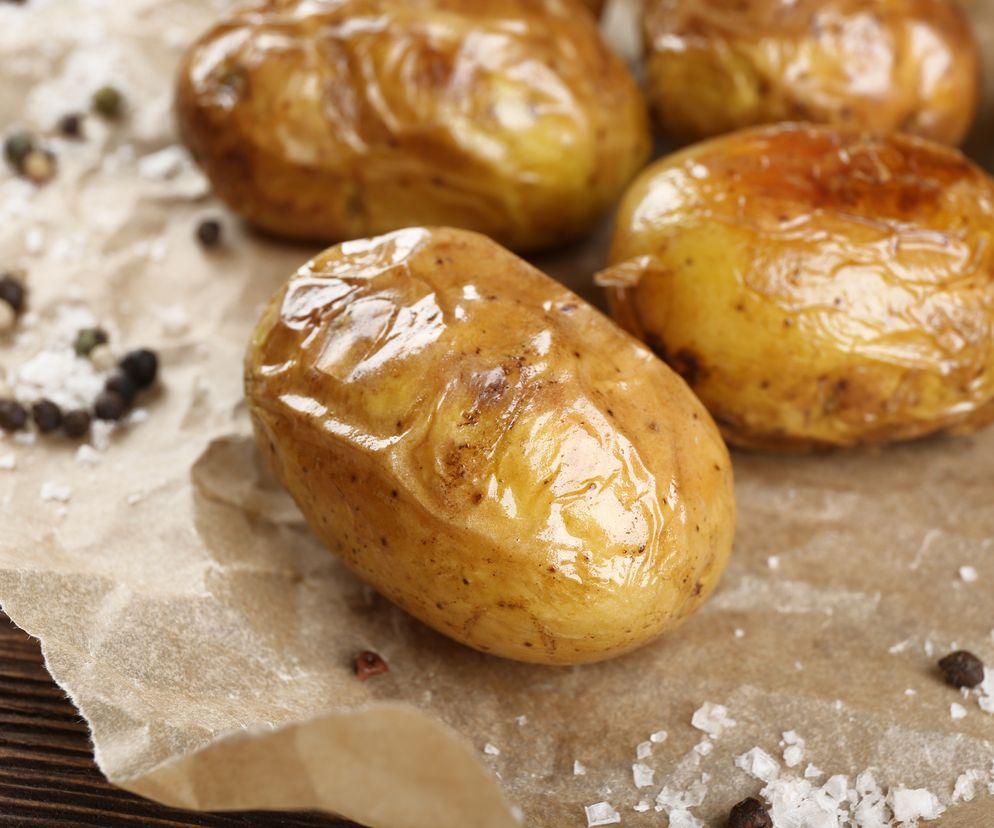 Ziemniaki w mundurkach: jak je ugotować lub upiec? 