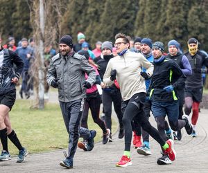 Sobotni parkrun jak zwykle przyciągnął tłumy. To wyjątkowy bieg w samym sercu Katowic ZDJĘCIA