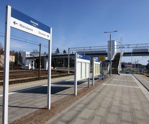  Takiego absurdu w Warszawie już dawno nie było. Mieszkańcy Pragi załamani po budowie kładki nad torami