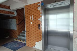 Na Tysiącleciu w Katowicach windy zatrzymują się na każdym piętrze