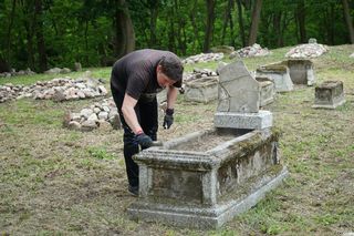 Dbają o cmentarz mennonicki sprzed potopu szwedzkiego  w kujawsko-pomorskiej wsi, która istnieje tylko z nazwy