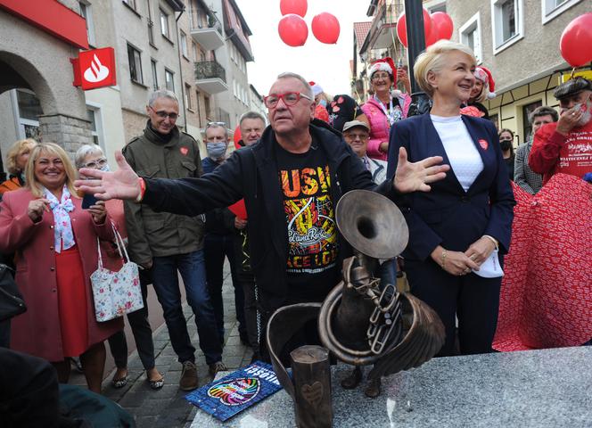 Jerzy Owsiak odłonił w Kołobrzegu figurkę poświęconą WOŚP