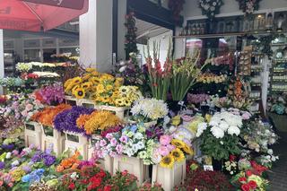 Ceny zniczy i wiązanek na cmentarz 