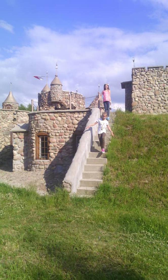 Zamek w Białogrądach na Podlasiu. Niezwykła atrakcja koło Grajewa