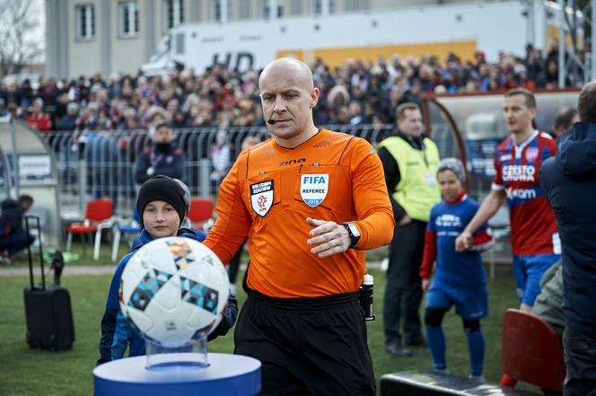 Szymon Marciniak w ogniu krytyki po półfinale Pucharu Polski. Znowu