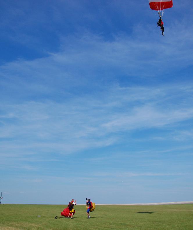 Skydive Chełm: Oderwij się od ziemi i wyskocz!