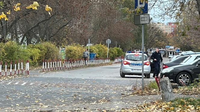 Atak maczetą na Bielanach. Trwa obława za sprawcą. Policja apeluje do świadków