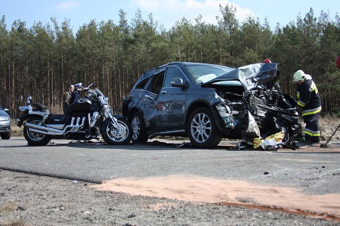 ZIELONKA: Trzej MOTOCYKLIŚCI ZGINĘLI w zderzeniu z terenową HONDĄ