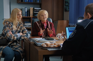 M jak miłość odc. 1717. Staszek (Sławomir Holland), Jagoda (Katarzyna Kołeczek), Kisielowa (Małgorzata Rożniatowska)