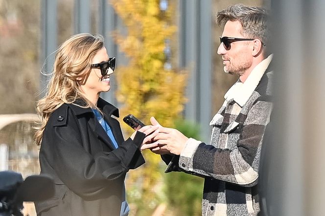 Agnieszka Kaczorowska siedzi i pachnie, a Rogacewicz wynosi śmieci i je kanapke poza autem... Fajna para?