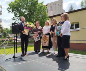 Przez lata ŚDS w Siedlcach działał w dwóch lokalizacjach, teraz już oficjalnie funkcjonuje w jednym miejscu, w budynkach dostosowanych do potrzeb osób z niepełnosprawnościami. 