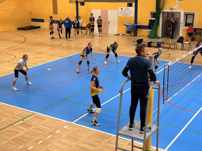 Siatkarki Stali Grudziądz przegrywają z AZS-em Bydgoszcz. Decydowały końcówki setów