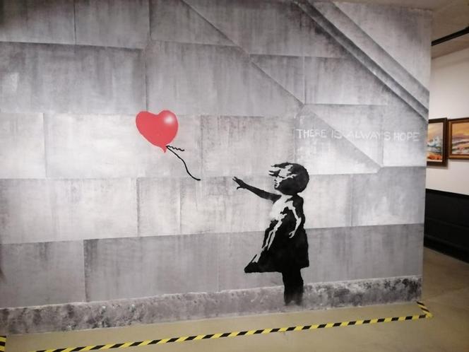 Ferie w Krakowie? Wystawę Banksy'ego, najbardziej tajemniczego artysty na świecie, koniecznie trzeba zobaczyć
