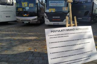 GIGANTYCZNY konwój autokarów wyjechał na Aleje Trzech Wieszczów i zablokował Kraków