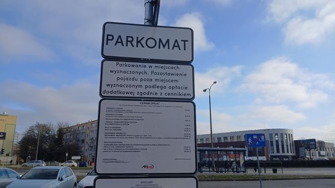 Na Wyżynach ludzie są wściekli. Spółdzielnia postawiła im pod blokiem parkomaty. "To cios!"