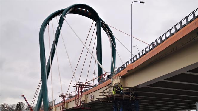 Trwa naprawa Mostu Uniwersyteckiego. Sprawdzamy, jak przebiegają prace [ZDJĘCIA]