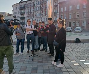 Pikieta urzędników poznańskich na Placu Kolegiackim