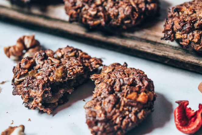 Ciasteczka owsiane z czekoladą bez pieczenia – prosty i szybki deser