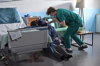 Pierwsza miłość, odcinek 4060: Angelika (Patrycja Franczak), Filip (Dominik Smaruj), Radek Bilewicz (Karol Biskup)