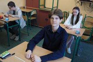 Egzamin ósmoklasisty 2023 w Piekarach Śląskich. Na zdjęciach uczniowie MSP nr 13