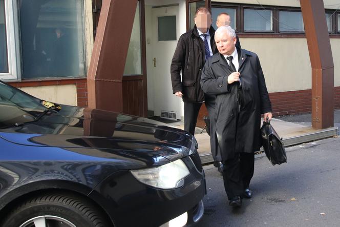 Co Jarosław Kaczyński nosi w teczce?