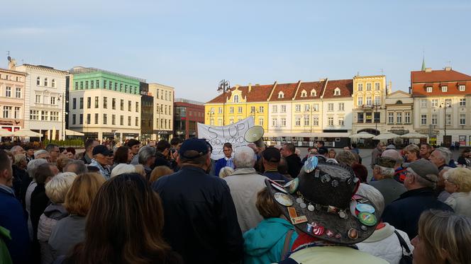 Protest mieszkańców ADM w Bydgoszczy. Ich czynsz to 10,80 zł za m2