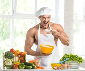 Dieta białkowa na masę mięśniową? Jedzenie bogate w białko pomaga wyrzeźbić mięśnie 