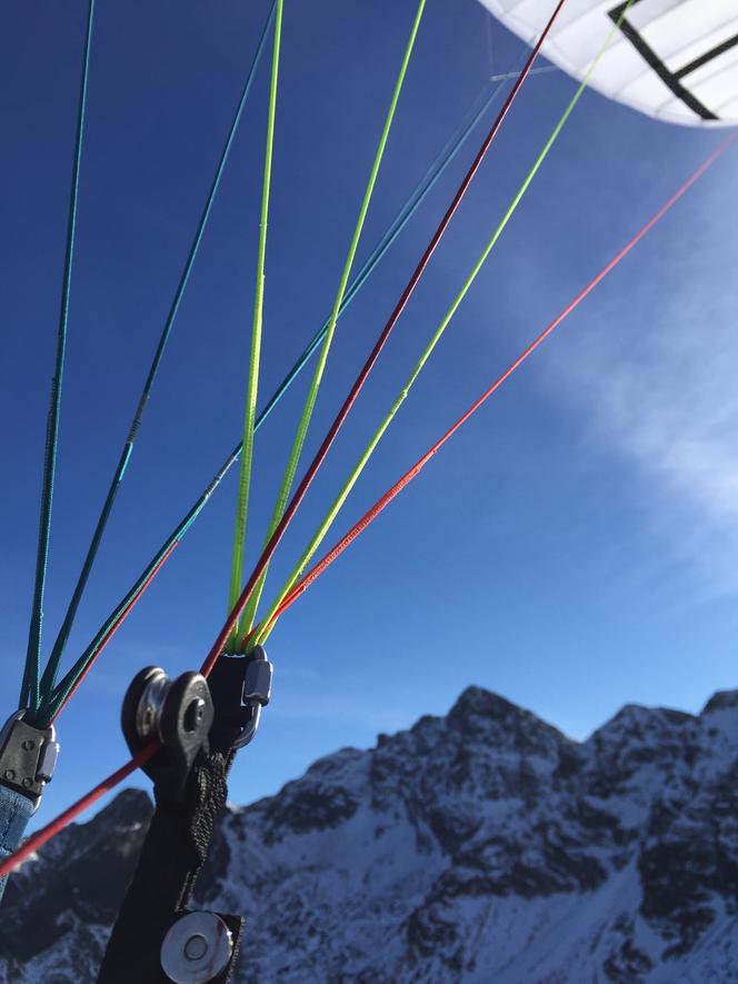 Polacy szykują się do lotu paralotnią z Mont Blanc