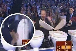 Rokord w rozbijaniu desek klozetowych 