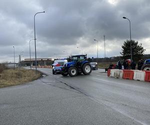 Protest rolników na węźle A2 Zgierz. Jak długo droga będzie zablokowana?