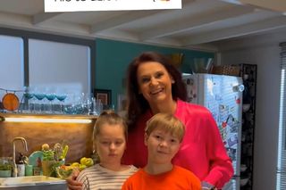 	M jak miłość na planie. Aleksandra (Małgorzata Pieczyńska), Maja (Laura Jankowska), Szymek (Staś Szczypiński)