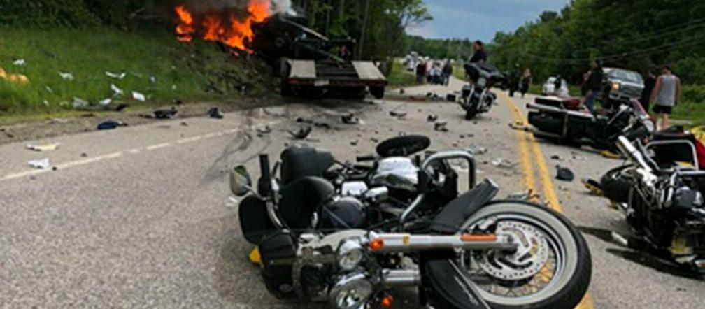 Pick-upem zabił 7 motocyklistów