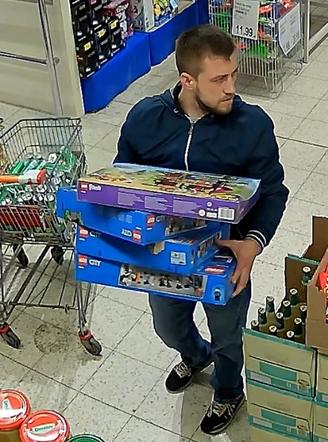 Poznań. Ukradł dziewięć zestawów klocków Lego! Policja szuka złodzieja!