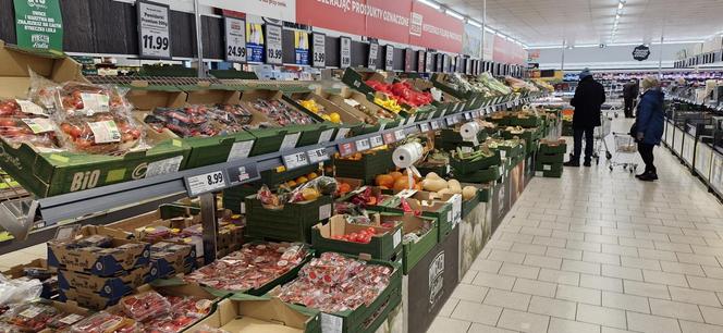 Mordercza wojna dyskontów. Toruńskie warzywniaki tylko na niej zyskują!