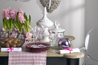 Wielkanocny stół: fioletowa dekoracja stołu! 10 inspiracji