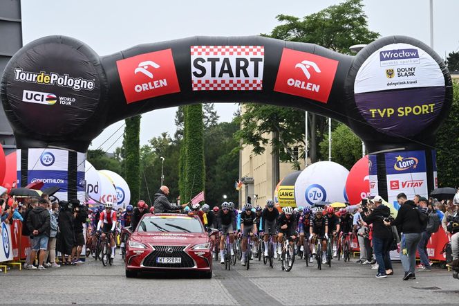 Kolarskie święto opanowało Wrocław. Tour de Pologne wystartował mimo kapryśnej pogody