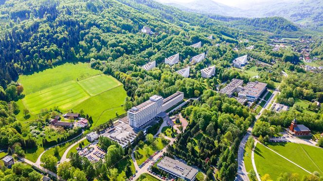 Najdziwniejszy budynek w województwie śląskim. To betonowa Utopia w Sercu Beskidów